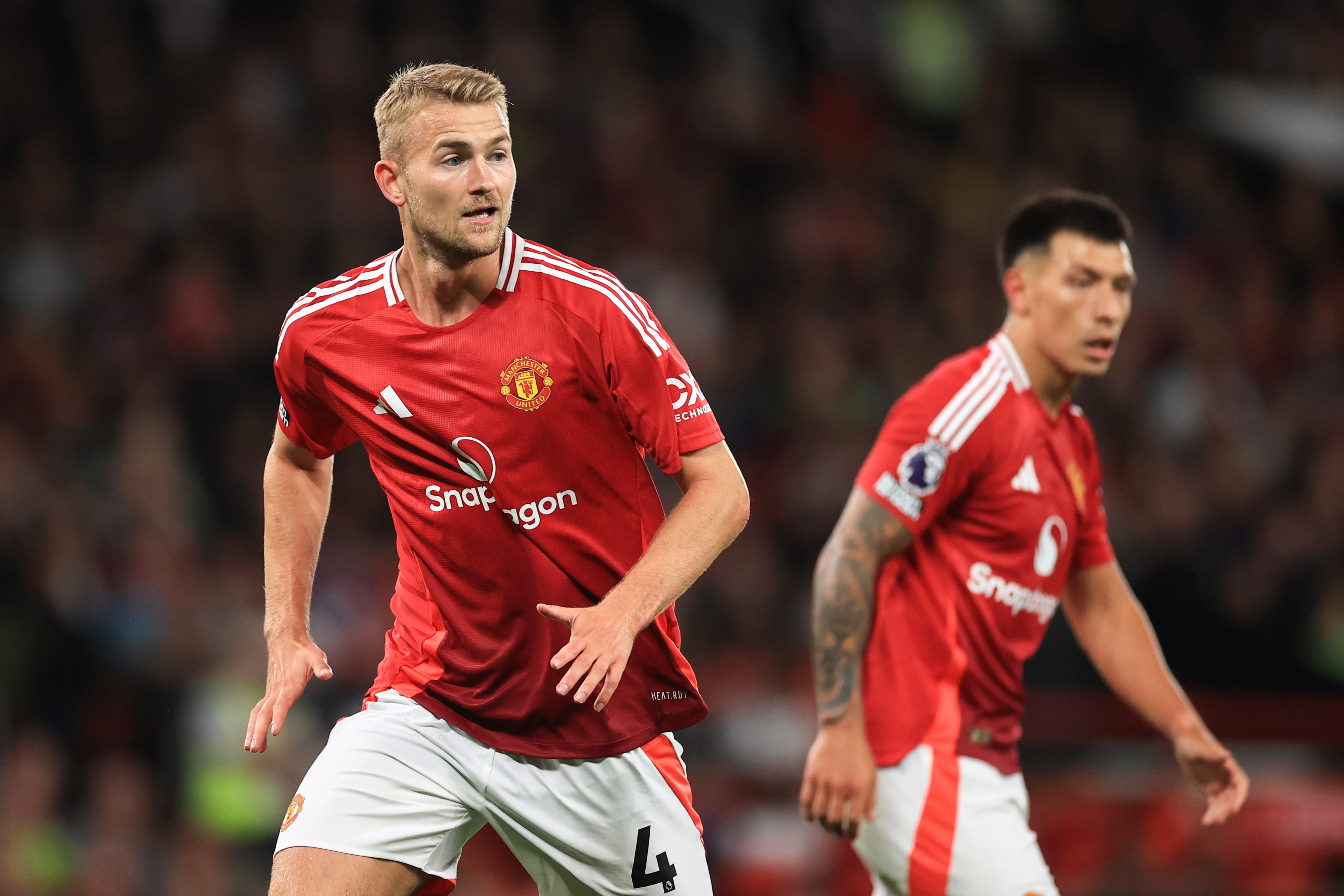 米乐M6-曼晚：马奎尔续约释放后防线重组信号，利马德里赫特位置或将不保